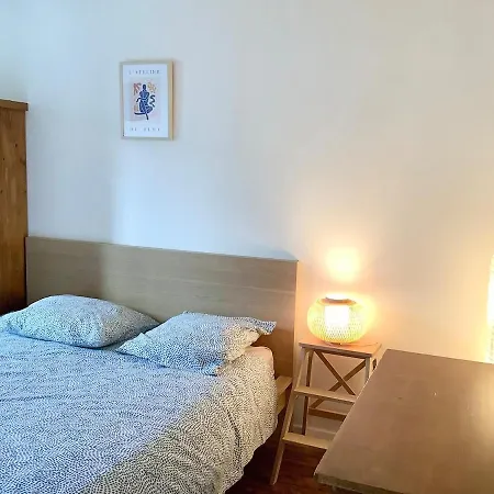 2 Rooms, Close To Montmartre, Light And Quiet Appartamento