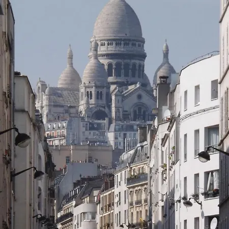 2 Rooms, Close To Montmartre, Light And Quiet Parigi