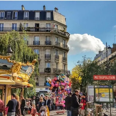 2 Rooms, Close To Montmartre, Light And Quiet Appartamento
