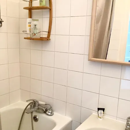 2 Rooms, Close To Montmartre, Light And Quiet Parigi