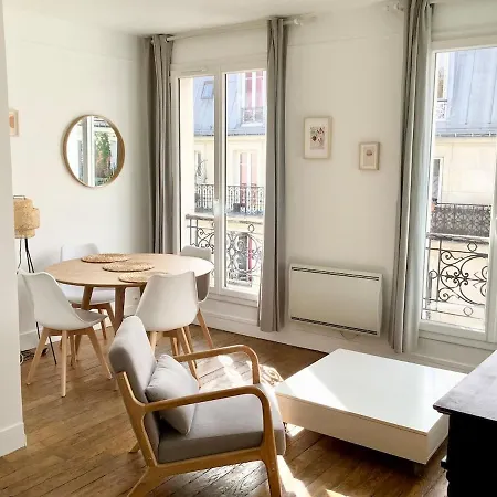 2 Rooms, Close To Montmartre, Light And Quiet
